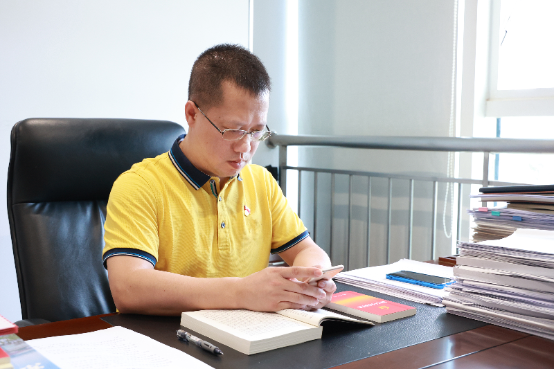 万志森：积极用好理论功能丰富的“百科全书”.JPG