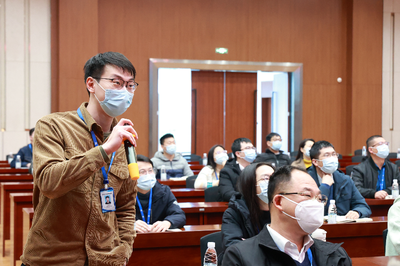 现场还设置了“有奖竞答”环节，通过以往的发文为实例演示，让大家集体“找错”，现场“调整格式”.JPG