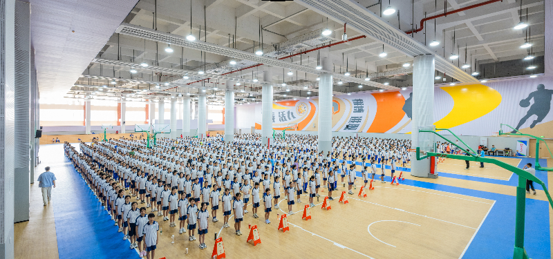 20230828镇远中学室内体育馆千人列队DJI_0055 全景.jpg