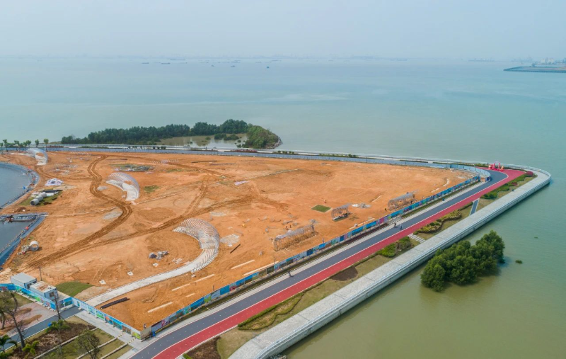 海边大草坪建设现状.jpg