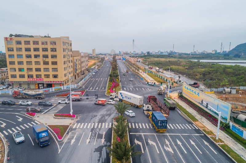 福海路南延线车行道基本完工.jpg