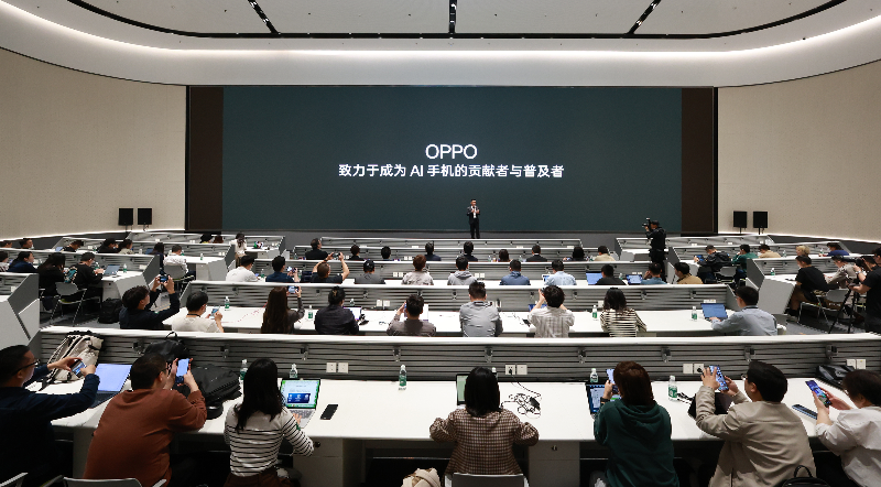 现场发布了由OPPO AI 超级智能体和 AI Pro 智能体开发平台组成的OPPO 1+N 智能体生态战略.JPG