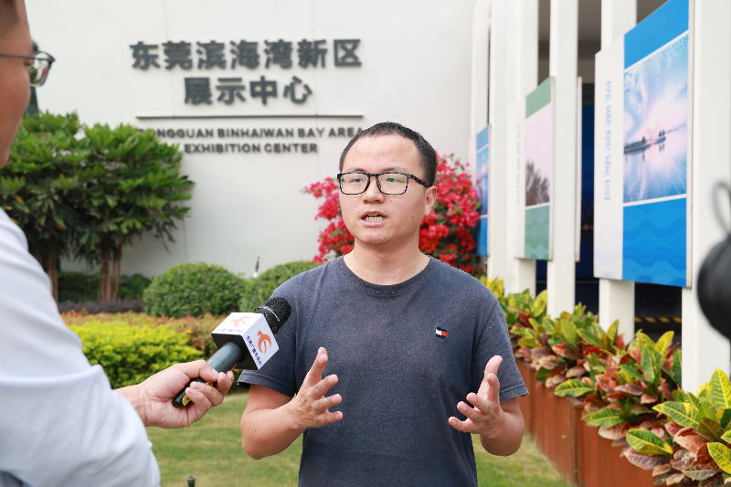 2024年3月29日，展示中心，大V接受采访HSA_0706.JPG