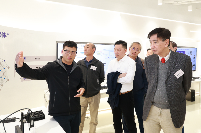 大湾区总裁协会前往东莞市新一代人工智能产业技术研究院参观.JPG
