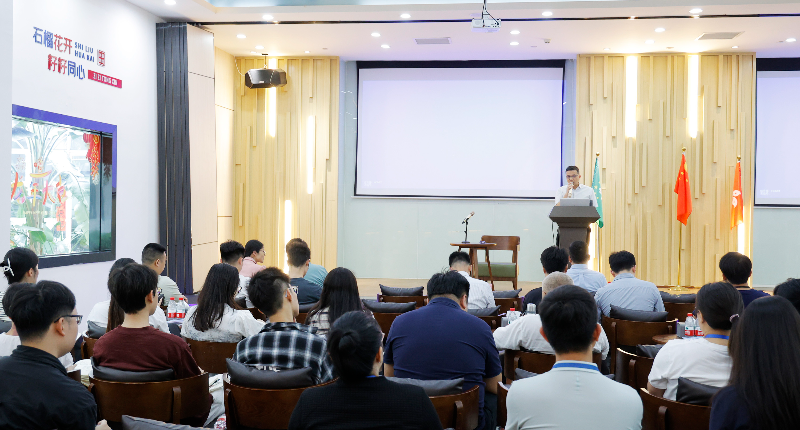 滨海湾新区党工委委员、管委会副主任叶绍强表示，莞港两地的物流、资金、人才、技术等要素正加速流通，希望能以此次主题分享会为契机，进一步加深粤港澳青年对国家安全的理解.JPG