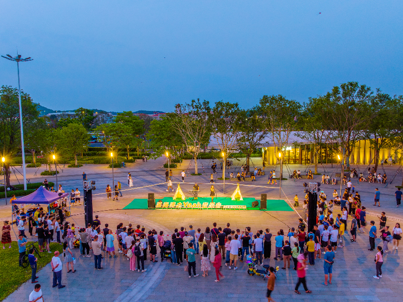 2024年4月14日，滨海湾之Yeah音乐会书卷驿站前广场傍晚夜色灯光DJI_0132.jpg