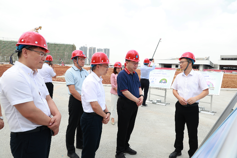 调研组前往滨海湾未来学校进行实地考察，了解学校当前建设进度与整体规划.JPG