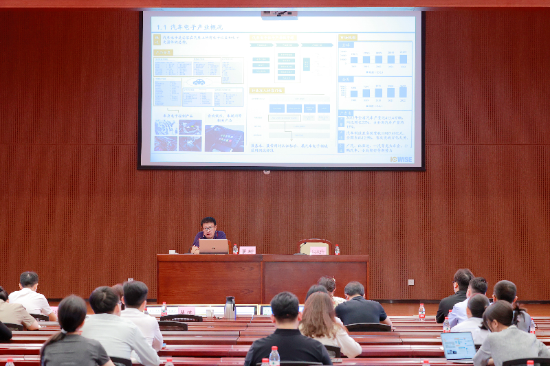 本次讲座邀请芯谋研究总经理景昕担任主讲,以“汽车半导体产业链”为主题,介绍了汽车电子的发展趋势.JPG