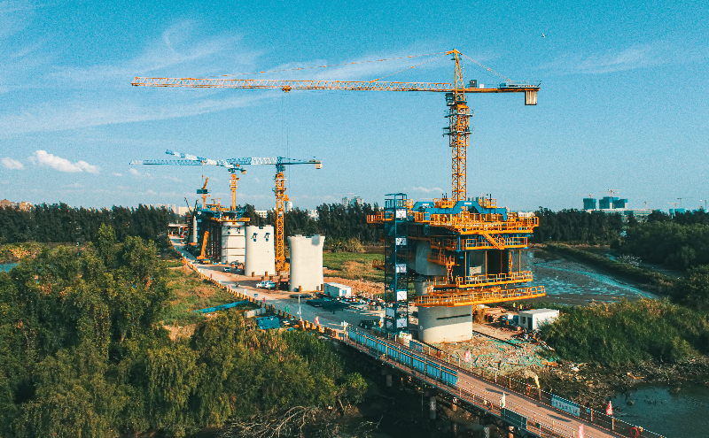 交椅湾段 跨沿江高速特大桥工程建设中.jpg