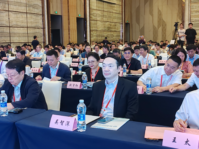 中国工程院院士邓文中、黄卫、何镜堂等十余位院士、大师及数十位行业大咖齐聚一堂，为与会者带来精彩纷呈的报告.jpg