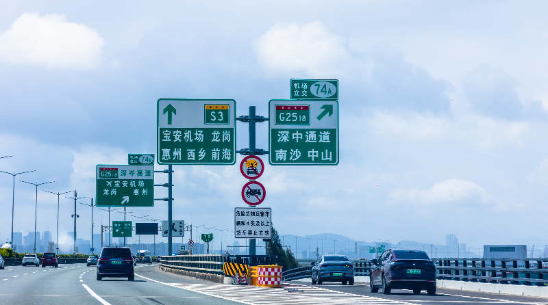 沿广深沿江高速一路往深圳方向前行.jpg
