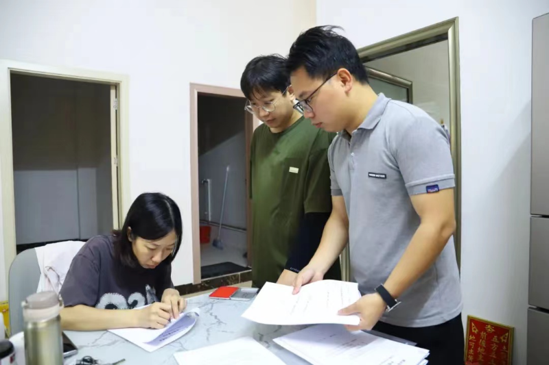 积极支持威远岛土地整备工作的还有权益人黎小姐.jpg