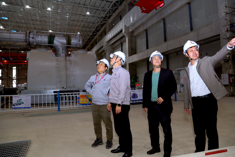 滨海湾新区四级调研员钟志参加项目建设现场调研.jpg