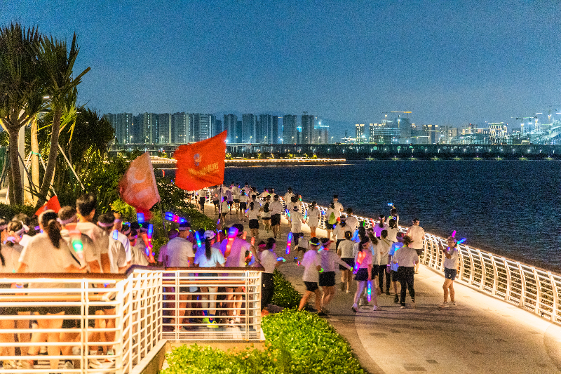 2024年7月4日晚，黄金海岸东龙段，行走湾区-2024粤港澳青年滨海荧光夜跑X__1404.jpg