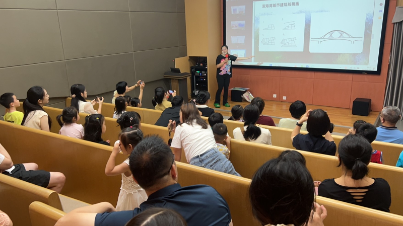 本次活动得到湾区一号实业投资有限公司、东莞农商银行滨海湾支行的支持，邀请专业美术老师进行版画指导教学并提供奖品.jpg