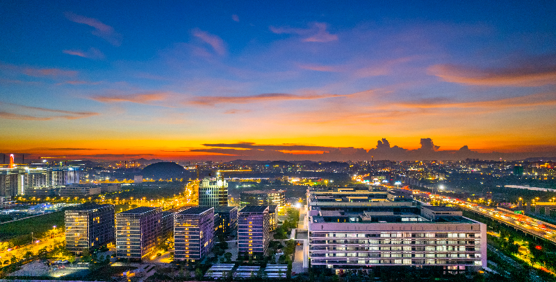 夜晚下的OPPO人才房.jpg