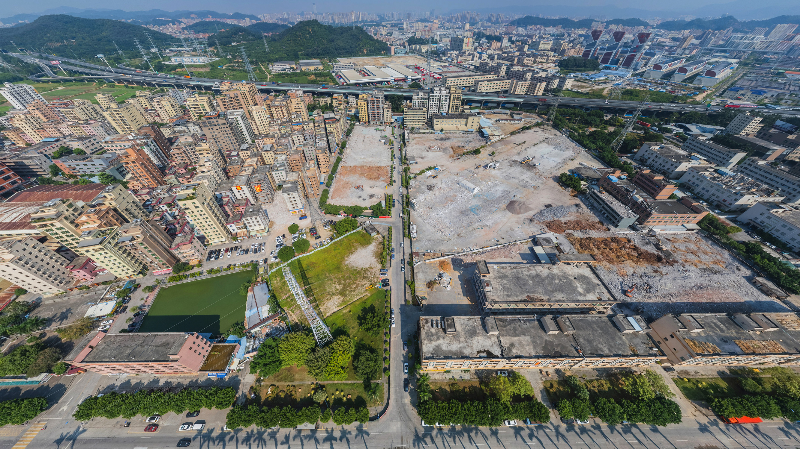 土地整备现场指挥部于1月7日启动了私人住宅补偿安置协议集中签约工作，两大轨道交通项目建设快马加鞭推进，将助力沙角半岛打造滨海湾交通新枢纽、城市新中心.jpg