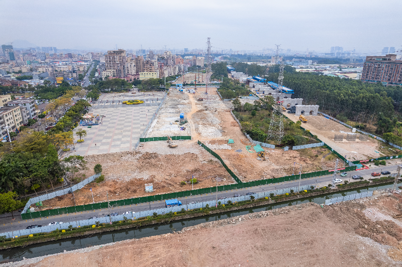 东湾大道（沙角段）路东广场旁施工区域.jpg