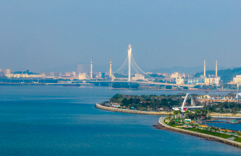 滨海湾大桥、慧眼桥和黄金海岸全景图.jpg