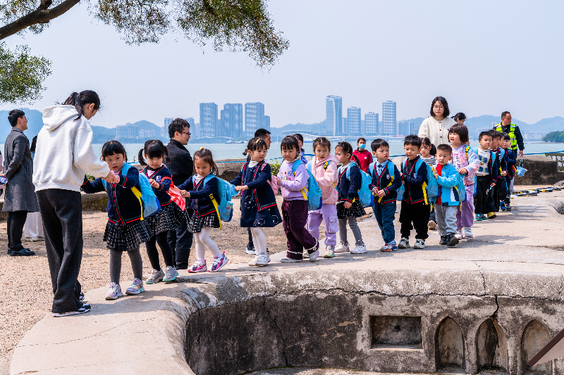 2025年4月2日，威远炮台，幼儿园师生清明祭拜活动DSC00114.jpg