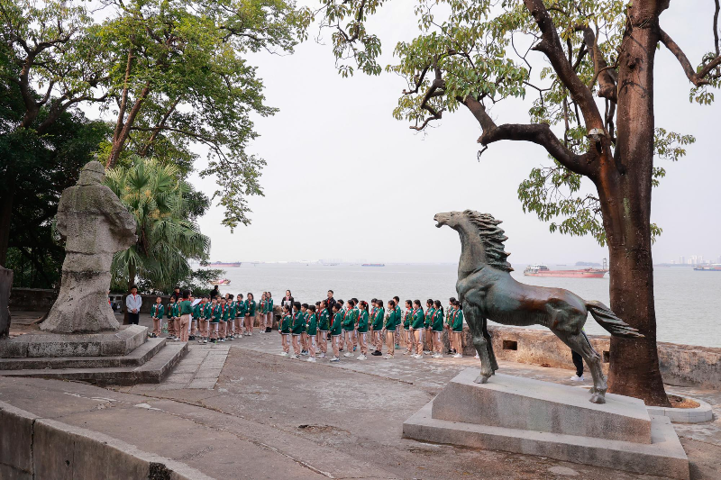 2025年4月2日，沙角炮台陈连升雕像，小学师生清明祭拜活动_X__0705.jpg