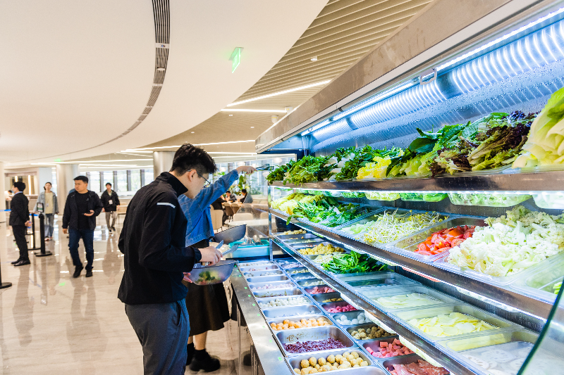 2025年2月18日，OPPO智能制造中心食堂内景HSA_0388.jpg
