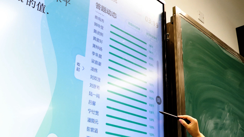 2025年3月18日，未来学校，“纸笔课堂”智能平台做题007.jpg
