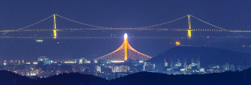2024年7月19日，从白石山看滨海湾大桥与深中通道同框夜景HSA_2994 全景----.jpg