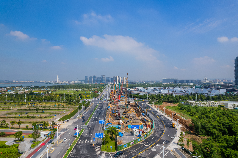 道路交通-交椅湾站-2025年-2025.07.24轨道2号线交椅湾站桩机林立施工中白天，黄生摄DJI_0127.jpg