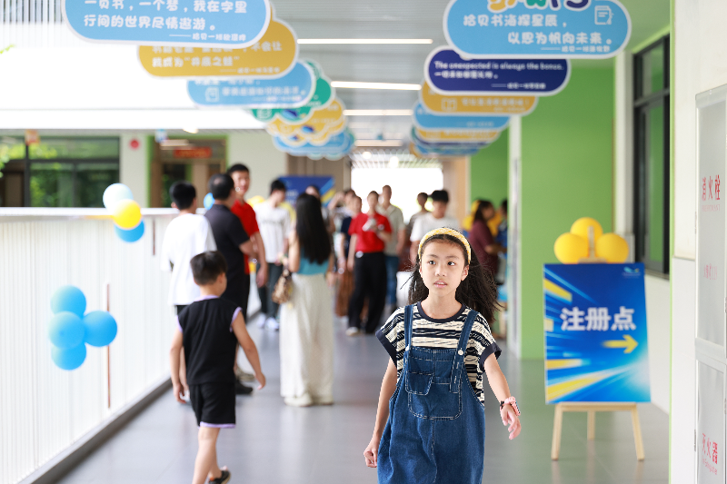 教育-2026年-2026.07.05未来学校初一新生注册，黄生摄2K9A8315.JPG